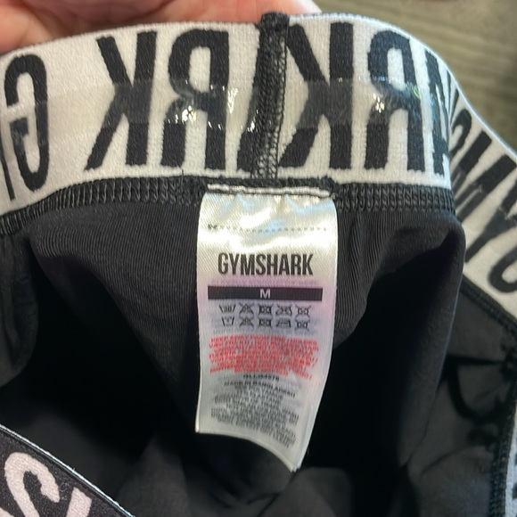 Gymshark NWOT Fit Black Seamless Low Rise Capris Leggings Logo Waistband Medium - Picture 3 of 5